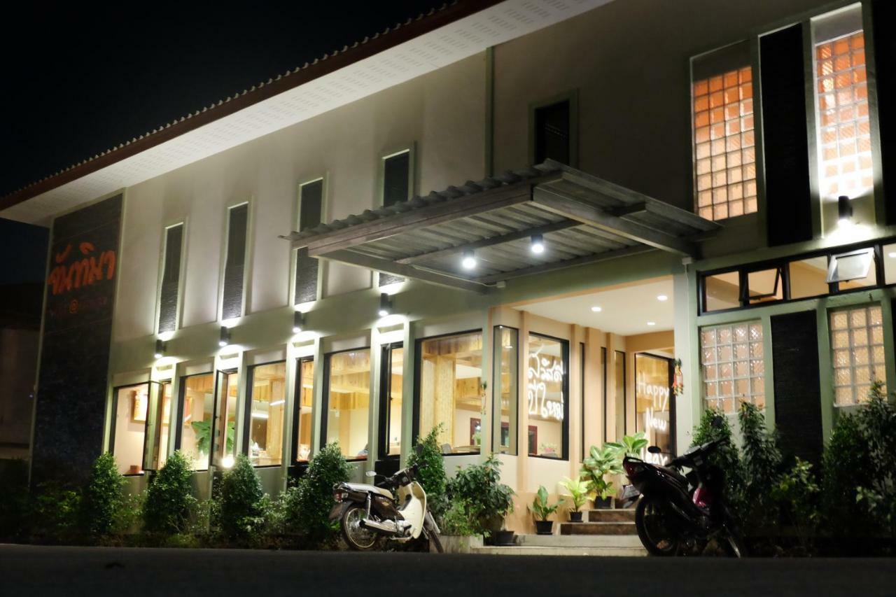 Juntima Place At Amphawa Exterior foto