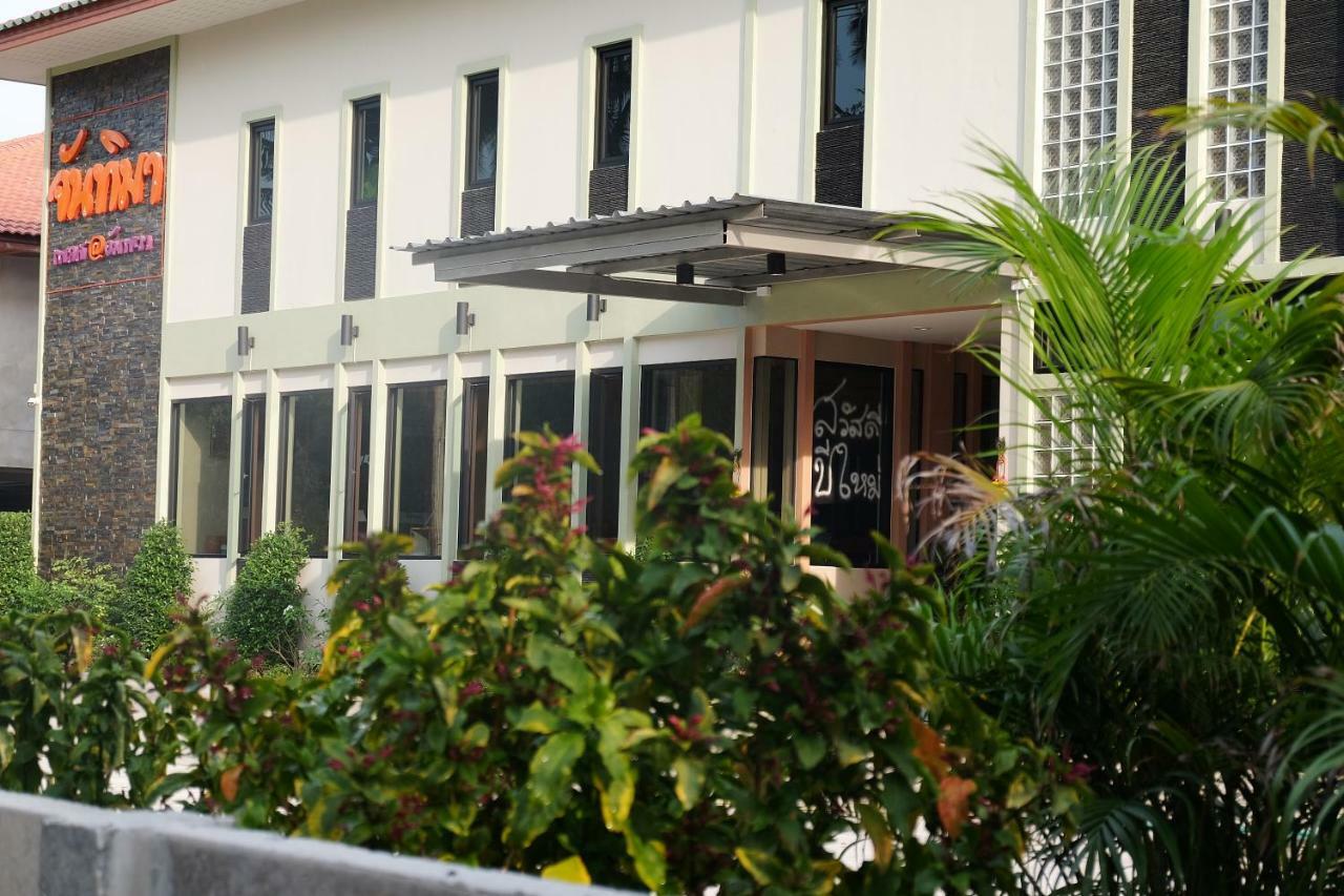 Juntima Place At Amphawa Exterior foto